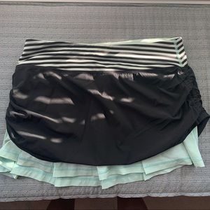 Lululemon Run Chase Me Skirt Size 6 Mint